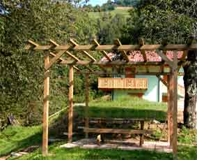 gazebo della cascina in montagna